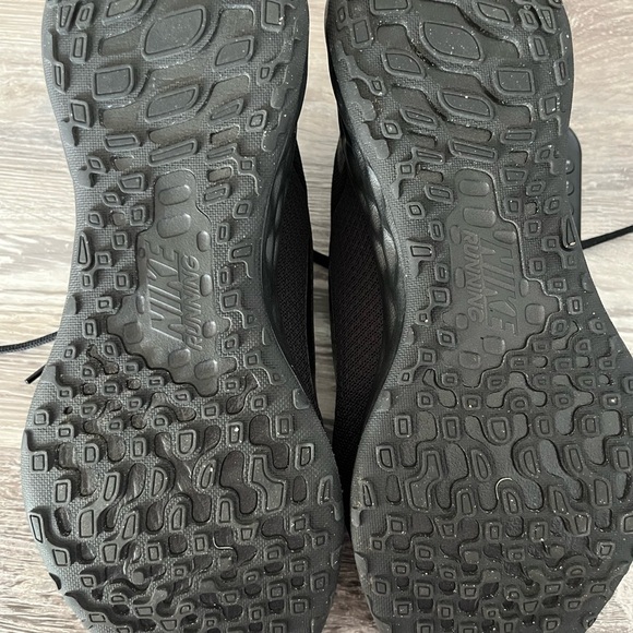 Nike Black Athletic Shoes with Cushioned Midsole - Picture 5 of 7